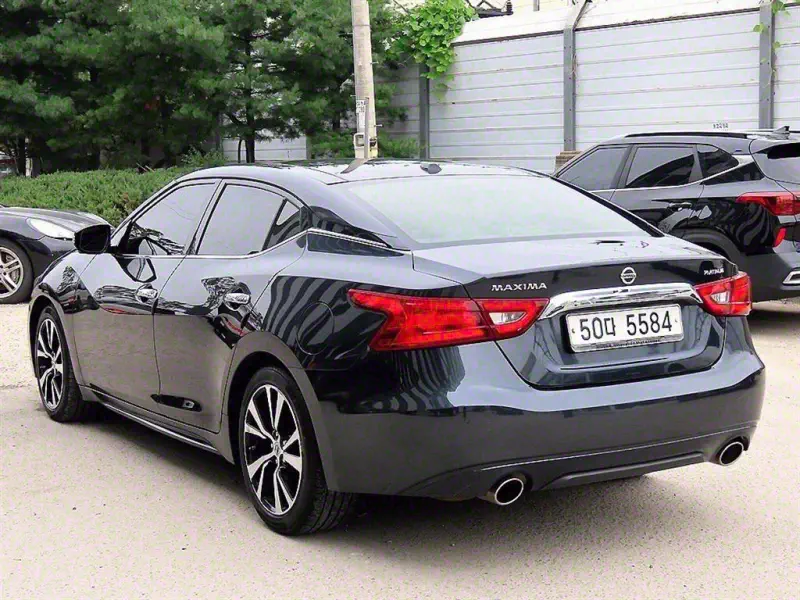 Nissan MAXIMA