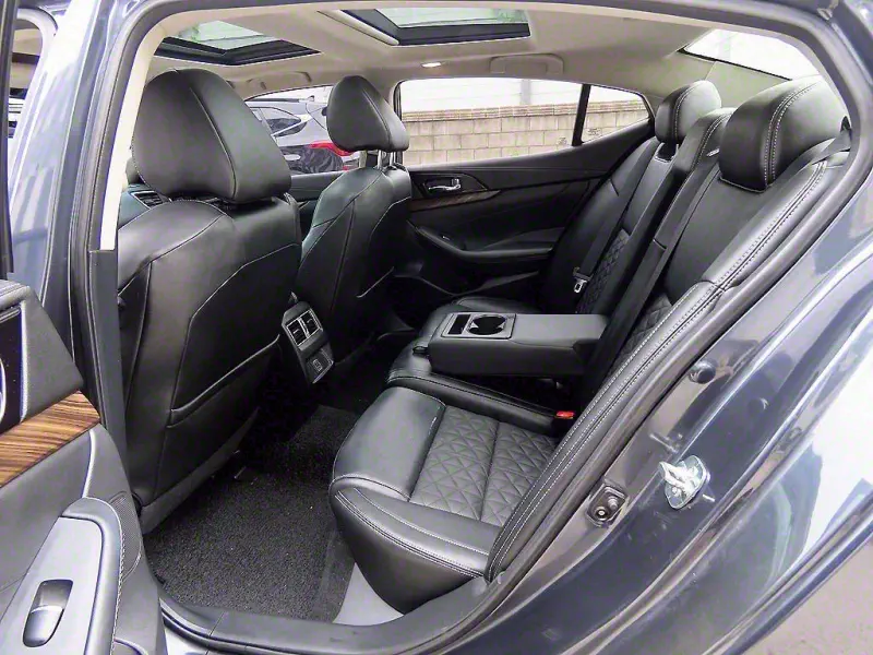 Nissan MAXIMA