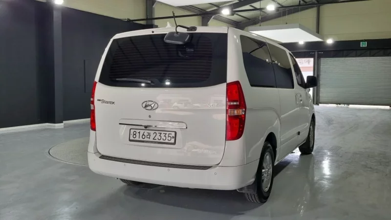 Hyundai Starex