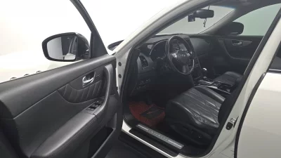 Infiniti QX70