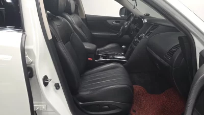 Infiniti QX70