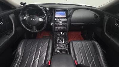 Infiniti QX70