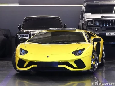 Lamborghini AVENTADOR
