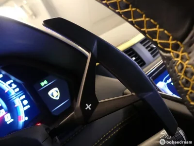 Lamborghini AVENTADOR