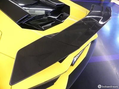Lamborghini AVENTADOR