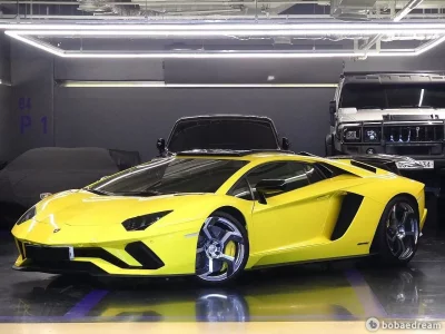Lamborghini AVENTADOR