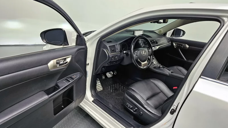 Lexus CT200h