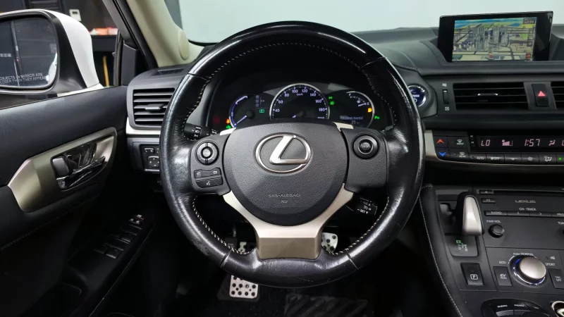 Lexus CT200h