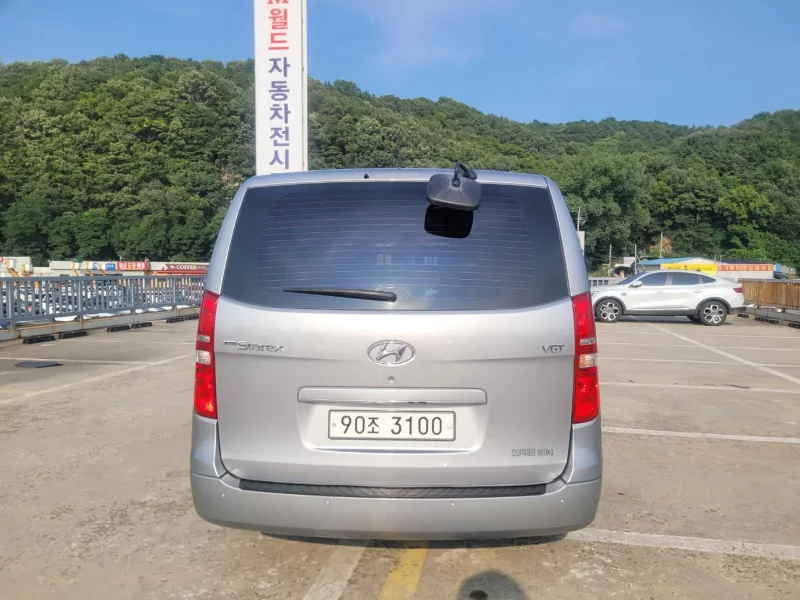 Hyundai Starex