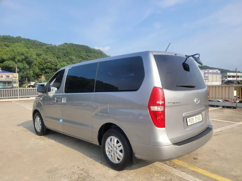 Hyundai Starex