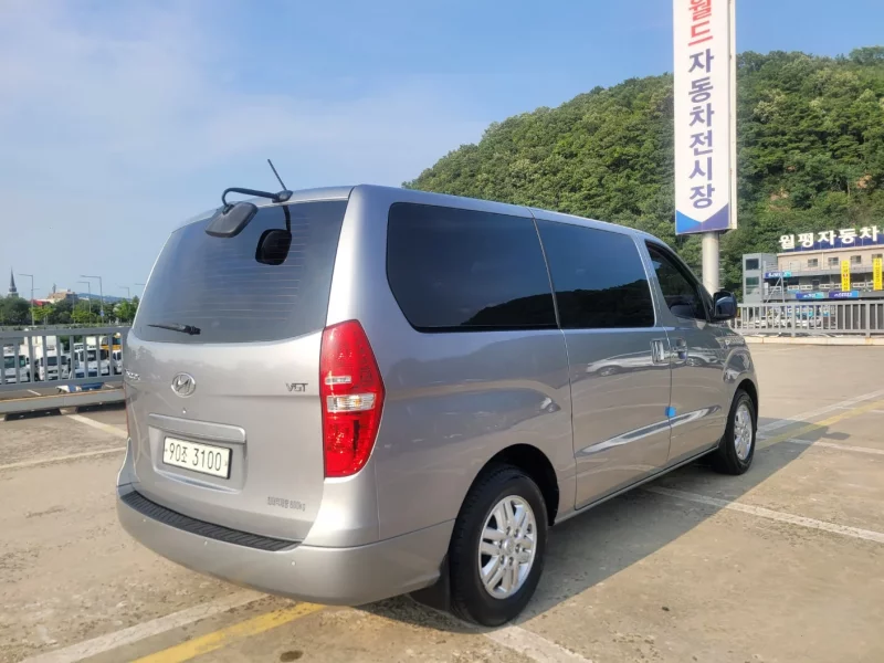 Hyundai Starex