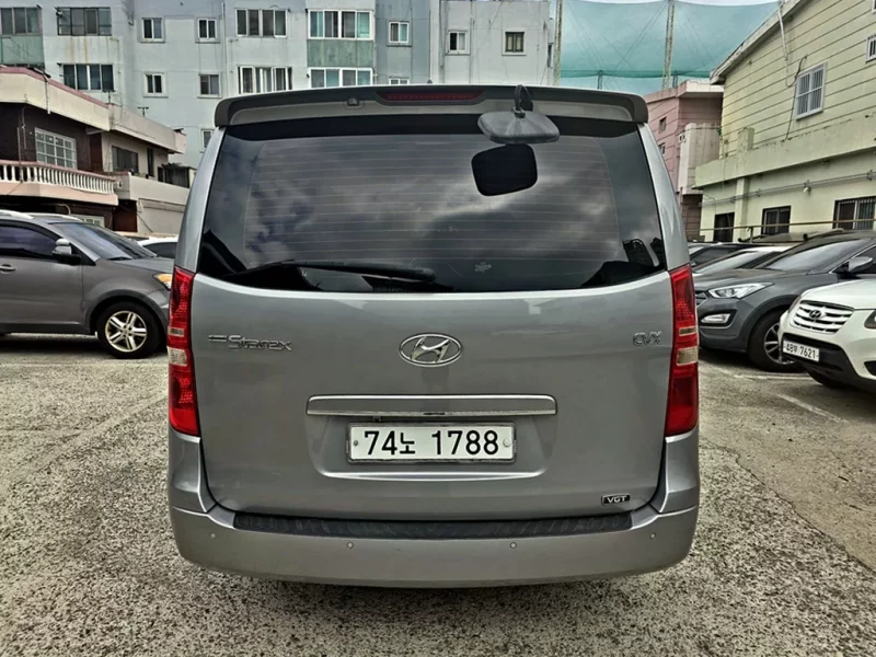 Hyundai Starex