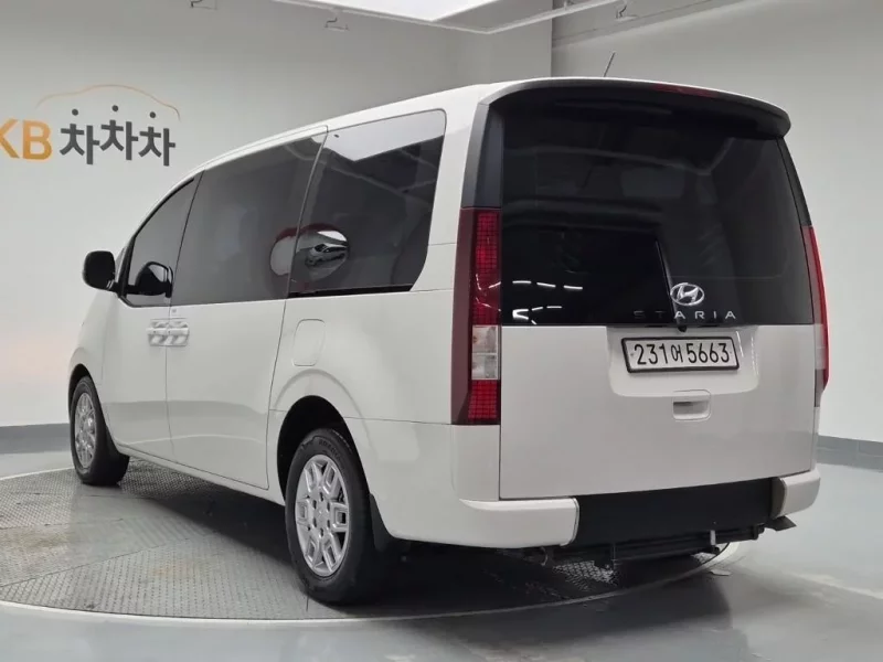 Hyundai Staria