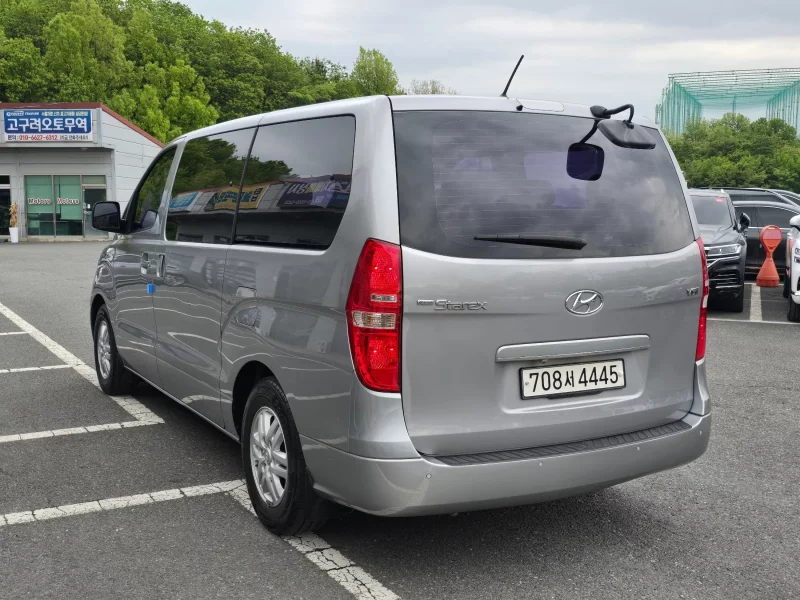 Hyundai Starex