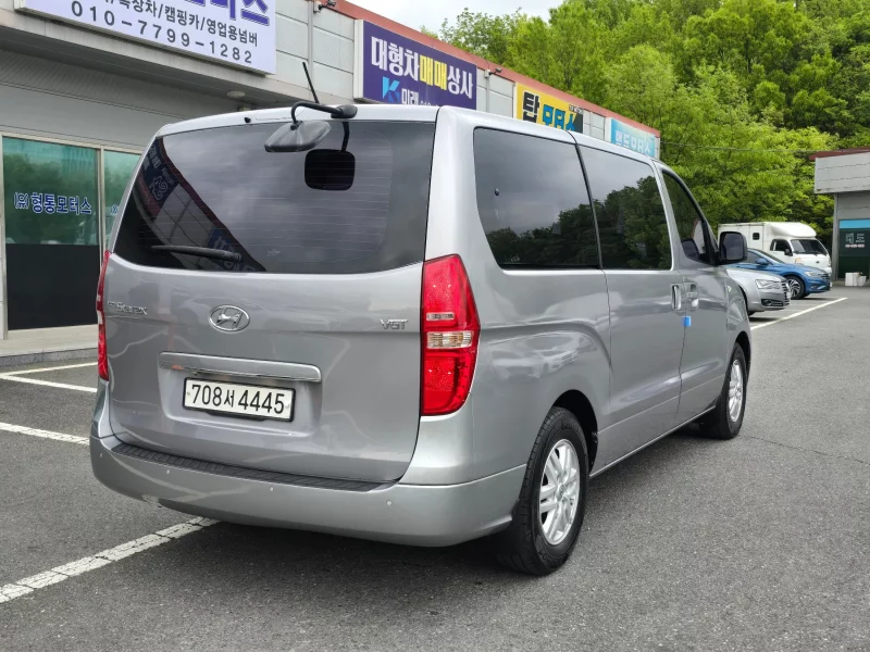 Hyundai Starex