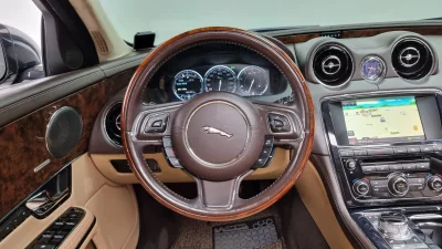Jaguar XJ