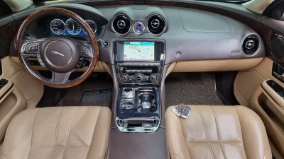 Jaguar XJ