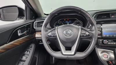Nissan MAXIMA