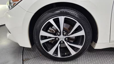 Nissan MAXIMA