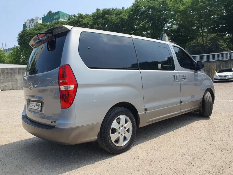 Hyundai Starex