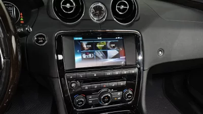 Jaguar XJ