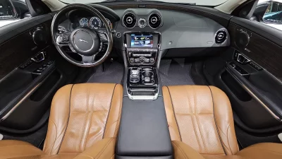 Jaguar XJ