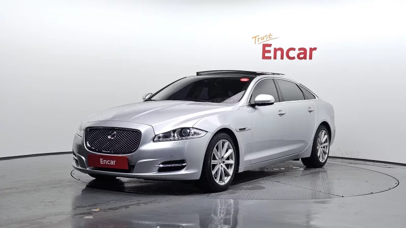 Jaguar XJ