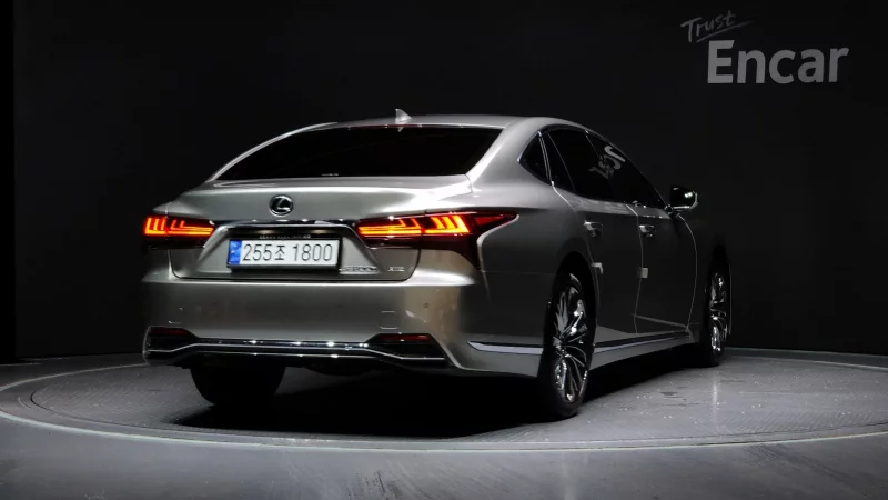 Lexus LS
