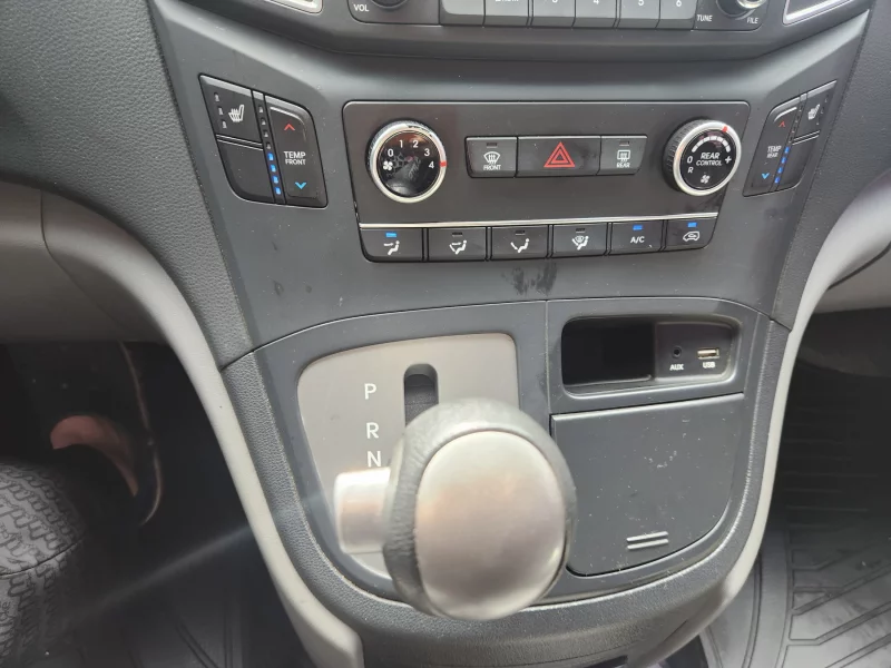 Hyundai Grand Starex