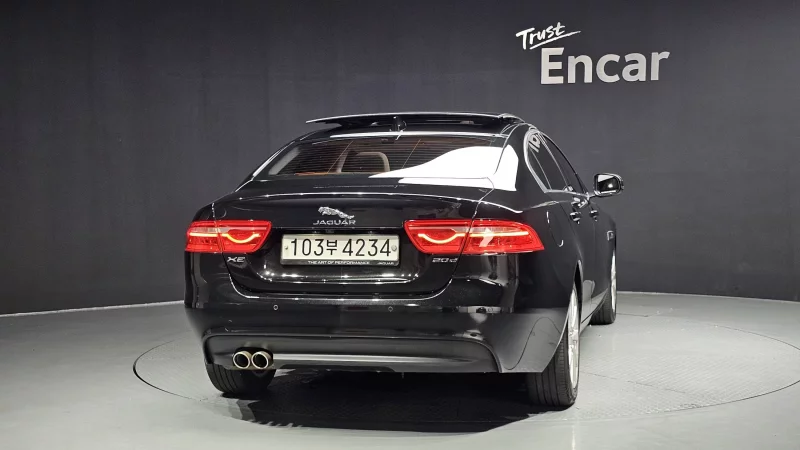 Jaguar XE