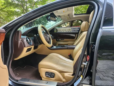 Jaguar XJ