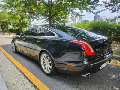 Jaguar XJ