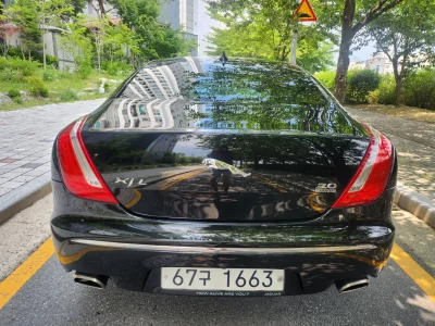 Jaguar XJ