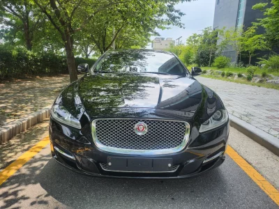 Jaguar XJ