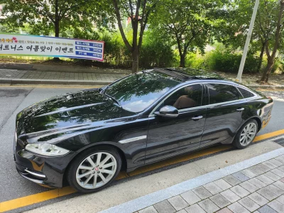 Jaguar XJ