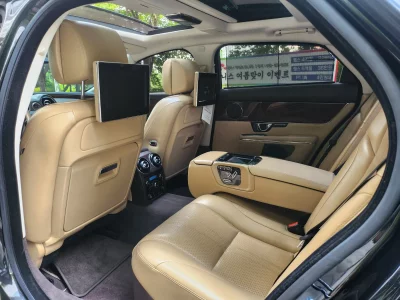 Jaguar XJ