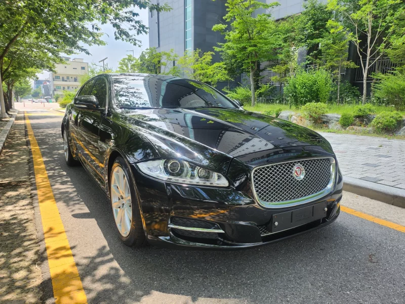 Jaguar XJ