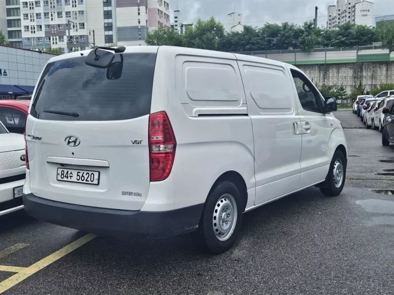 Hyundai Starex
