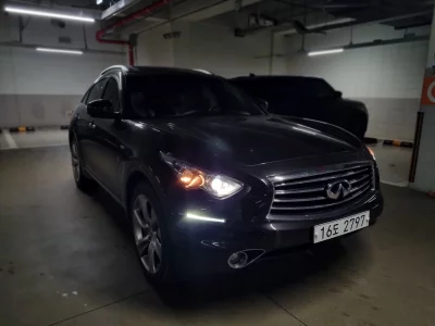 Infiniti QX70