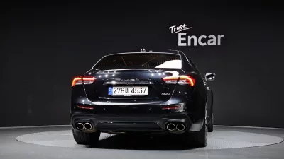 Maserati GHIBLI