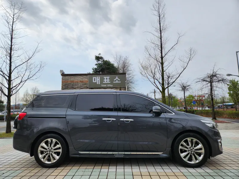 Kia Carnival
