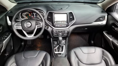 Jeep CHEROKEE