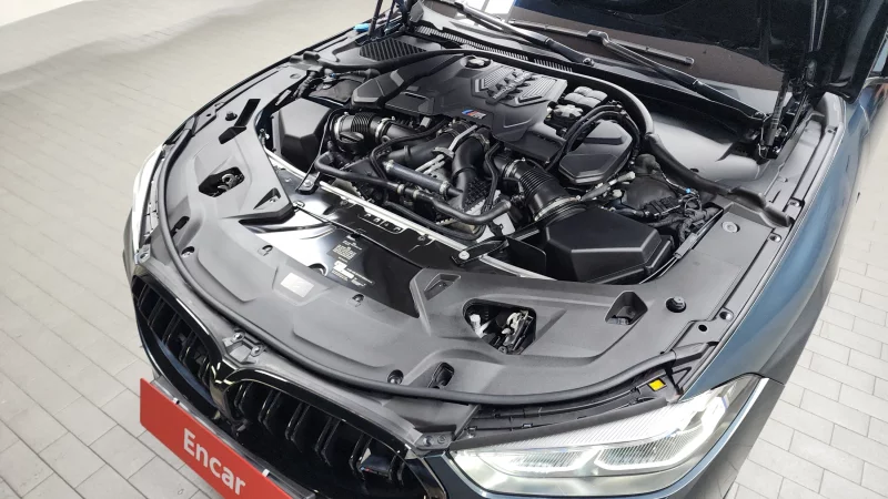 BMW M8
