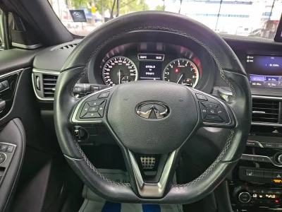 Infiniti Q30