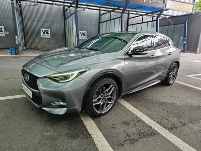 Infiniti Q30