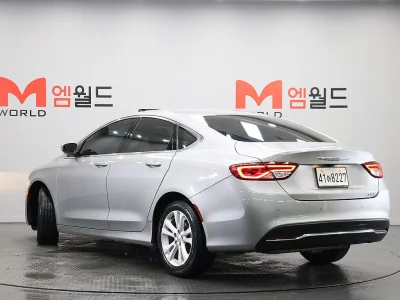 Chrysler 200