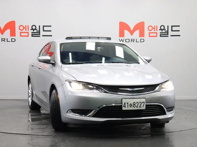 Chrysler 200