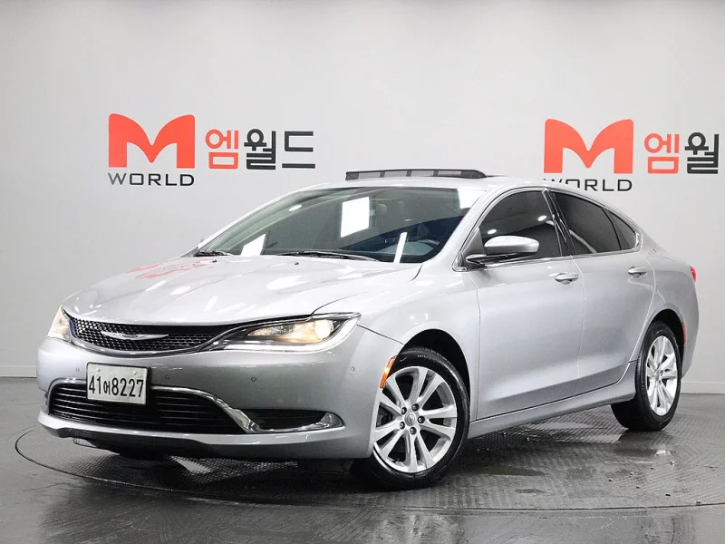 Chrysler 200