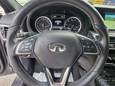Infiniti Q30