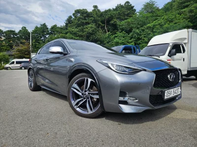 Infiniti Q30